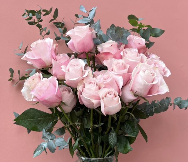 Weekly Luxury Rose Subscription - Image 3