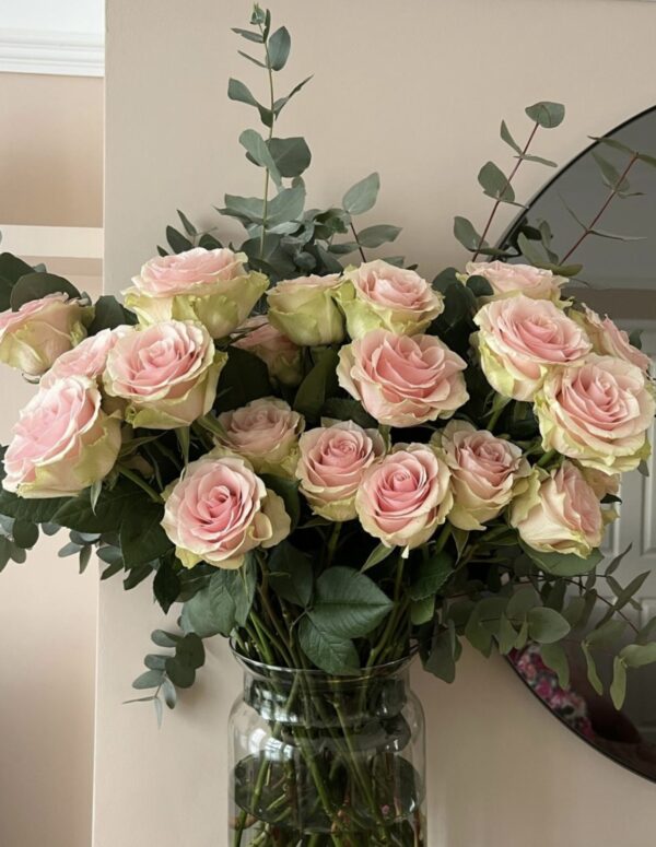 Weekly Luxury Rose Subscription