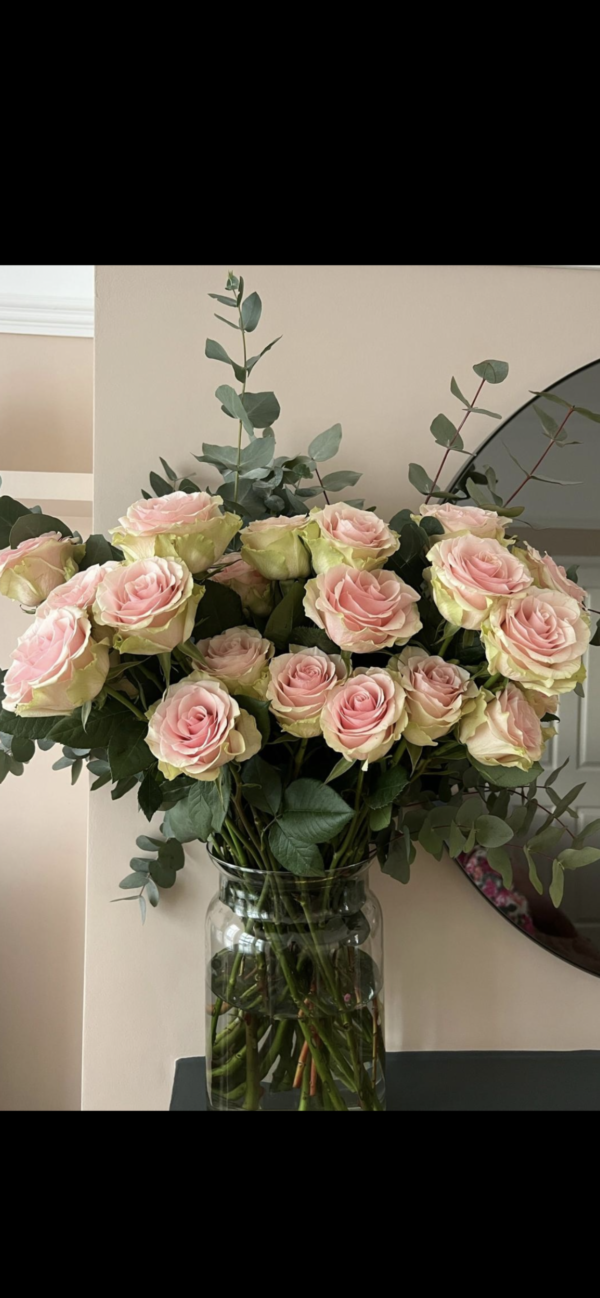Fortnightly Luxury Rose Subscription - Image 3