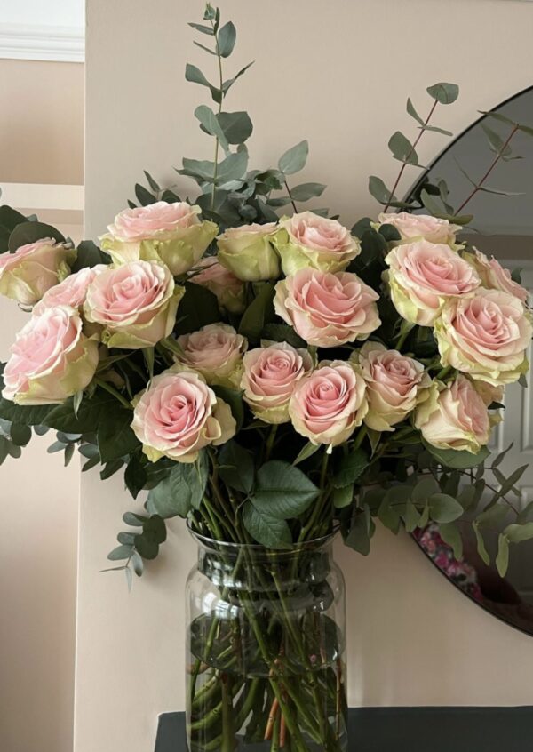Monthly Luxury Rose Subscription - Image 6